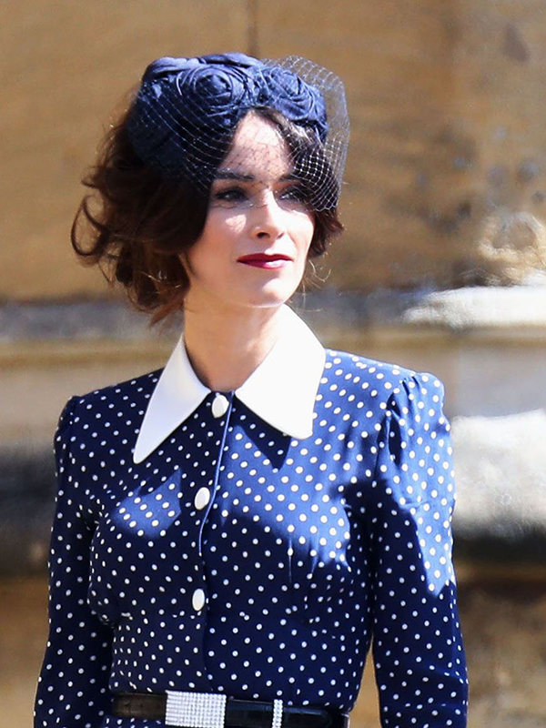 Vic cùng dàn khách mời nữ gây ấn tượng với lối trang điểm cổ điển tại hôn lễ hoàng gia